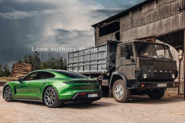 Porsche Taycan 4S Mamba Green