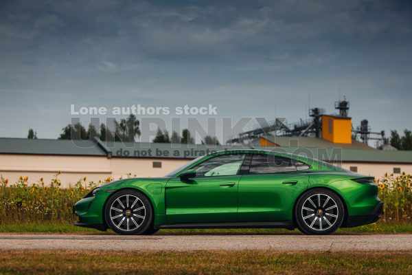 Porsche Taycan 4S Mamba Green