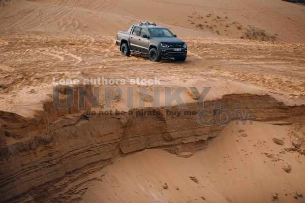 Volkswagen Amarok Aventura 4MOTION 3.0 V6 TDI near breakage of canyon, front view